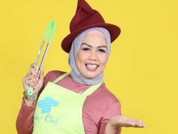 Ely Sugigi Dandan Flawless Bikin Pangling, Kode dari Pria Ini Justru Bikin Salfok