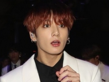 Cuma Kaos Polos, T-Shirt yang Dipakai Jungkook BTS Langsung Ludes di Pasaran