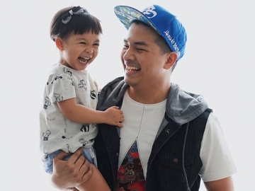 Tak Malu, Glenn Alinskie Justru Bangga dan Bahagia Kukunya Dicat Oleh Sang Putri