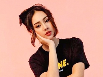 Sibak Gaun Hingga Tunjukkan Paha Mulus, Anya Geraldine Malah ‘Disumpahi’ Fans Cowok Begini