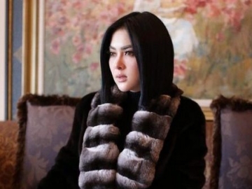 Syahrini Promosikan Bisnis Sahabat Luna Maya, Sikap 'Kasar' Perlakukan Barang Bikin 'Gemas'