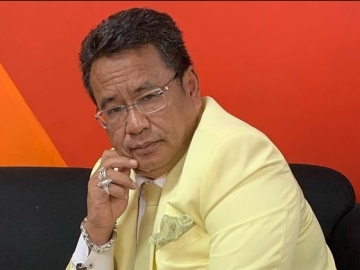 Hotman Paris Pamer Foto Masa Muda, Cerita Di Usia 20 Tahun Bisa Kerja di Bank Indonesia