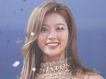 Pamer Selfie Cantik di Dalam Mobil, Pesona Sana Twice Bikin Fans Tak Bisa Berkomentar Jahat