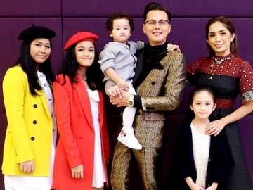 Andhika Pratama Bantu Putrinya Selesaikan PR Bahasa Inggris, Ussy Sulistiawaty Kok Ngakak?