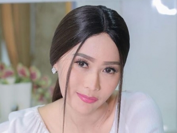 Inul Daratista Bagikan Potret Mesra di Ranjang Bareng Keluarga Sambil Curhat Masalah Kerjaan