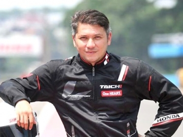 Gading Marten Langsung Senyum-senyum Usai Dipuji Orang Tak Dikenal