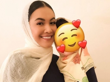 Sibuk Bekerja, Denada Tulis Pesan Haru untuk Sang Anak