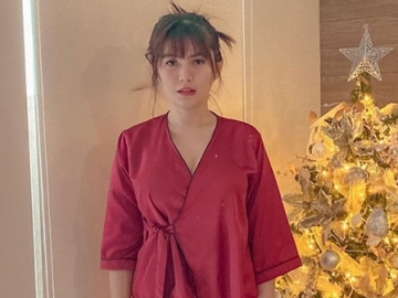 Posting Foto Dengan Wajah Menggoda, Angela Lee Ngebet Minta Dilamar