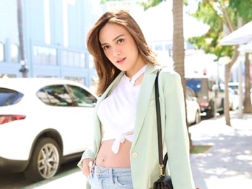 Pohon Natal Shandy Aulia Beda dari yang Lain, Begini Hiasan Gantung Pilihan Si Ibu Hamil