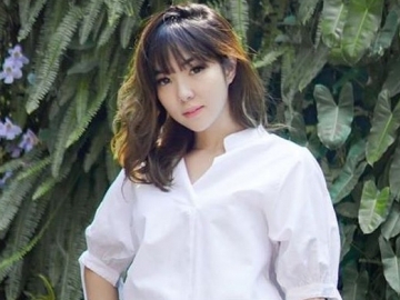 Rayakan Natal di Singapura, Gisella Anastasia Tepis Bakal Lamaran