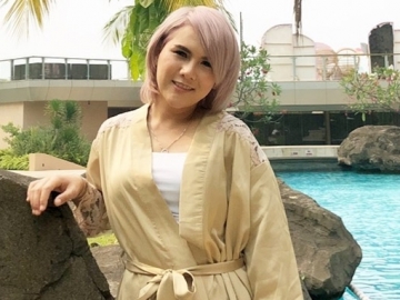 2 Pria Bule Beda Benua Lakukan PDKT, Evelin Nada Anjani Galau Tentukan Pilihan 