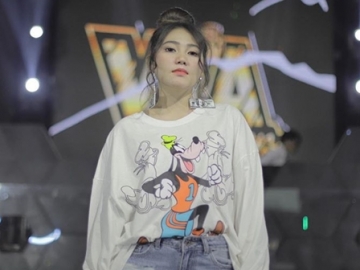 Duduk di Balkon Sambil Ngelamun, Via Vallen Disentil Soal Pacar