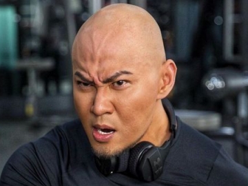 Niat Pamer, Deddy Corbuzier Malah Dibuat Syok Tahu Harga Kursi Miliknya ‘Ramah’ di Kantong