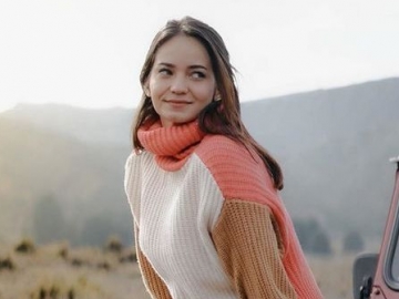 Enzy Storia Biarkan Paha Mulus Hingga Kaki Jenjang Telanjang Terpampang, Seruan Ini Bergema