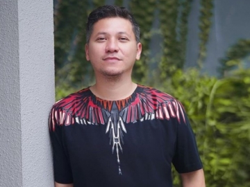 Paras Gading Marten Jadi Perbincangan Kala Tetap Ucapkan Selamat Natal Meski Asyik Liburan