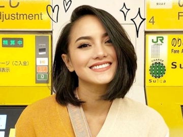 Biasa Tampil ABG, Ririn Ekawati Menjelma Bak Lukisan Nyaris Tak Dikenali