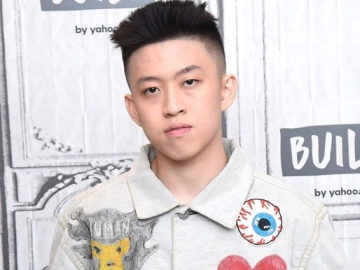Ucapkan Selamat Hari Natal, Foto Rich Brian Banjir Komentar Kocak