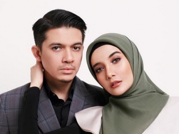 Zaskia Sungkar 'Gelandotan' Manja ke Irwansyah Hingga 'Kangkangkan' Kaki, Picu Kontroversi