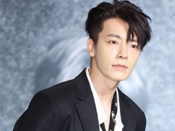 Donghae SuJu Bikin Heboh Unggah Foto Mesra Bareng 'Istri Tercinta' di Malam Natal