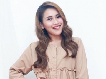 Bikin Kue Untuk Ulang Tahun Anak, Ayu Ting Ting Malah Dapat Komentar Miring