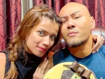 Ogah Disebut Tua, Deddy Corbuzier Layangkan Protes Malah Makin ‘Disudutkan’ Sabrina Chairunnisa
