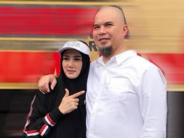 Mulan Jameela Senyum Semringah Gandeng Ahmad Dhani Pulang, Dapatkan Reaksi Diluar Dugaan