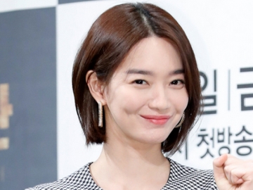 Shin Min A Tampilkan Pose Super Lentur, Netter Sebut Kim Woo Bin Paling Beruntung