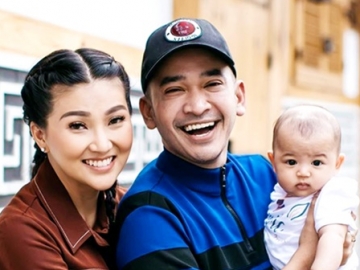 Duduk di Atas Koper, Lucunya Thania Anak Bontot Ruben Onsu dan Sarwendah Disebut Bak Boneka