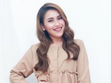 Perkenalkan Geng Baru, Bawahan Ayu Ting Ting Justru Jadi Sorotan
