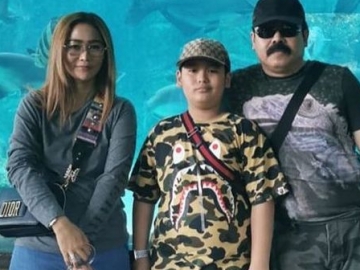 Cuek Liburan Pakai Sandal Jepit, Inul Daratista Utamakan Kebahagiaan Anak Suami