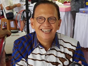 Perabotan Hilang dan Mobil Terendam banjir, Roy Marten Tetap Coba Berpikir Positif