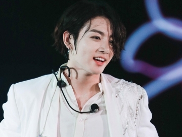 Netter Kesemsem Masal Lihat Jungkook BTS Pakai Turtleneck di 'Dick New Year's Rockin Eve'