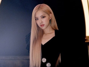 Nikmati Liburan Di Pulau Bali, Rose BLACKPINK Asyik Gelantungan Pakai Baju Mini