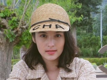 Chelsea Islan Duduk Santai Di Bawah Sinar Matahari, Seruan Bak Bidadari Langsung Menggema