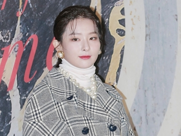 Foto Seulgi Dengan Tatapan Misterius Ini Disebut Mirip Mendiang Sulli