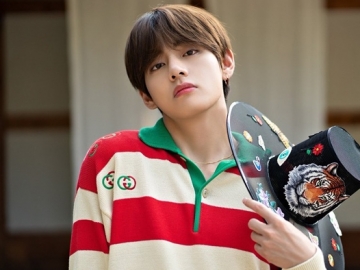 Beda Dari Member Lain, V BTS Nyentrik Pakai Busana Motif Bunga-Bunga Di Golden Disc Awards 2020