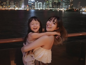 Modal Hairdryer, Gisella Anastasia Bagikan Momen Lucu Gempi Bergaya Bak Model Video Klip