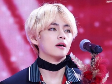 Tunjukan Muka Polos Close Up Usai Bercukur Saat Siaran Live, V BTS Bikin Fans Histeris