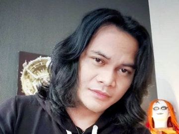 Viral Penampakan Kaki di Foto Selfie Seorang Wanita, Mbah Mijan Benarkan Sosok Makhluk Astral Ini