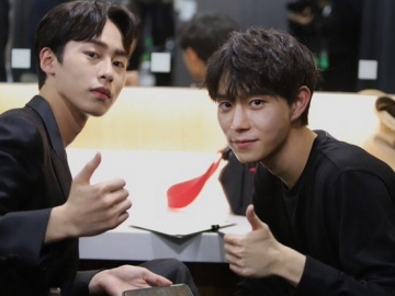 Bukti Persahabatan, Pemain 'Extraordinary You' Kirimi Hadiah Lee Jae Wook dan Kim Young Dae