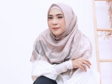 Fitri Tropica Jenguk Syahnaz Sadiqah, Sebutan Unik Bayi Kembar Jadi Sorotan