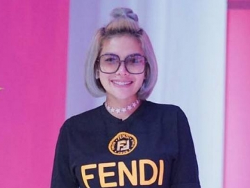 Umrah, Nikita Mirzani Malah Bagikan Momen Kala Digendong Eks Mikha Tambayong Auto Dihujat?