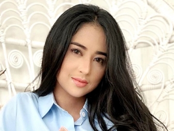 Tren Pole Dance Merajalela, Dewi Persik Enggan Kalah ‘Gelantungan’ di Tiang Picu Respons Begini