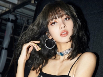 Tampil Menggemaskan di Majalah Tiongkok, Lisa Sukses Bikin Fans Makin Kesensem
