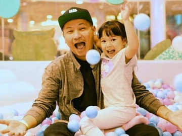 Jajal Permainan Anak-Anak Bareng Gempi, Muka 'Heboh' Gading Marten Tuai Respon Tak Terduga