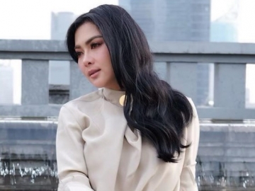 Potret Ini Jadi Bukti Syahrini Suka ‘Manipulasi’ Foto, Benarkah?