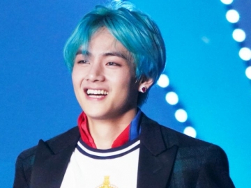 V Buat ARMY Heboh Gara-Gara Naik Transportasi Umum Tanpa Penutup Wajah