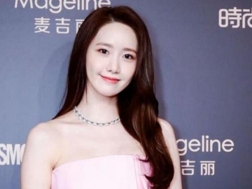 Bosan Gaya Girly, Yoona Bikin Netter Kesensem Tampil Boyish di Event Jimmy Choo 