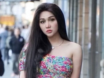 Biasa Dihujat, Kini Lucinta Luna Justru Dipuji Lebih Cantik dari pada Pramugari