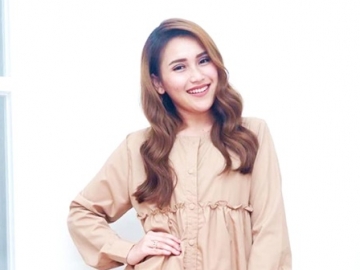Pamer Gaya Rambut Bob Pendek, Ayu Ting Ting Nyaris Tak Dikenali di Foto Menawan Ini